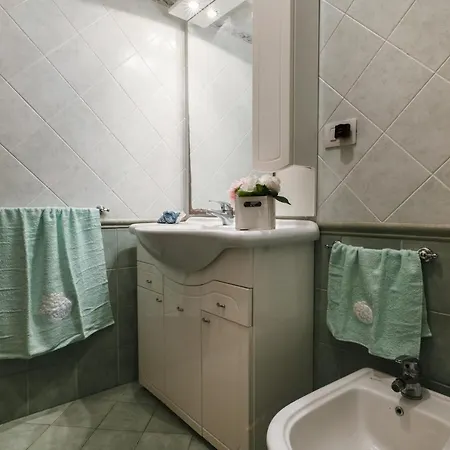 Trilocale Vicinissimo Al Mare - Cod 108 *